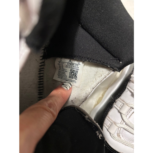 Jordan Boys' Shoes Sneakers 1Y White Black - Picture 6 of 7